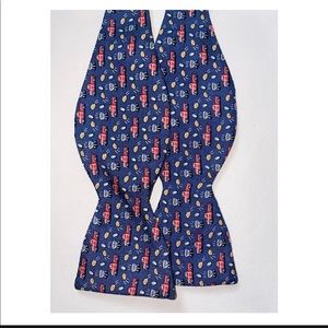 Vineyard Vines 100% silk bow tie